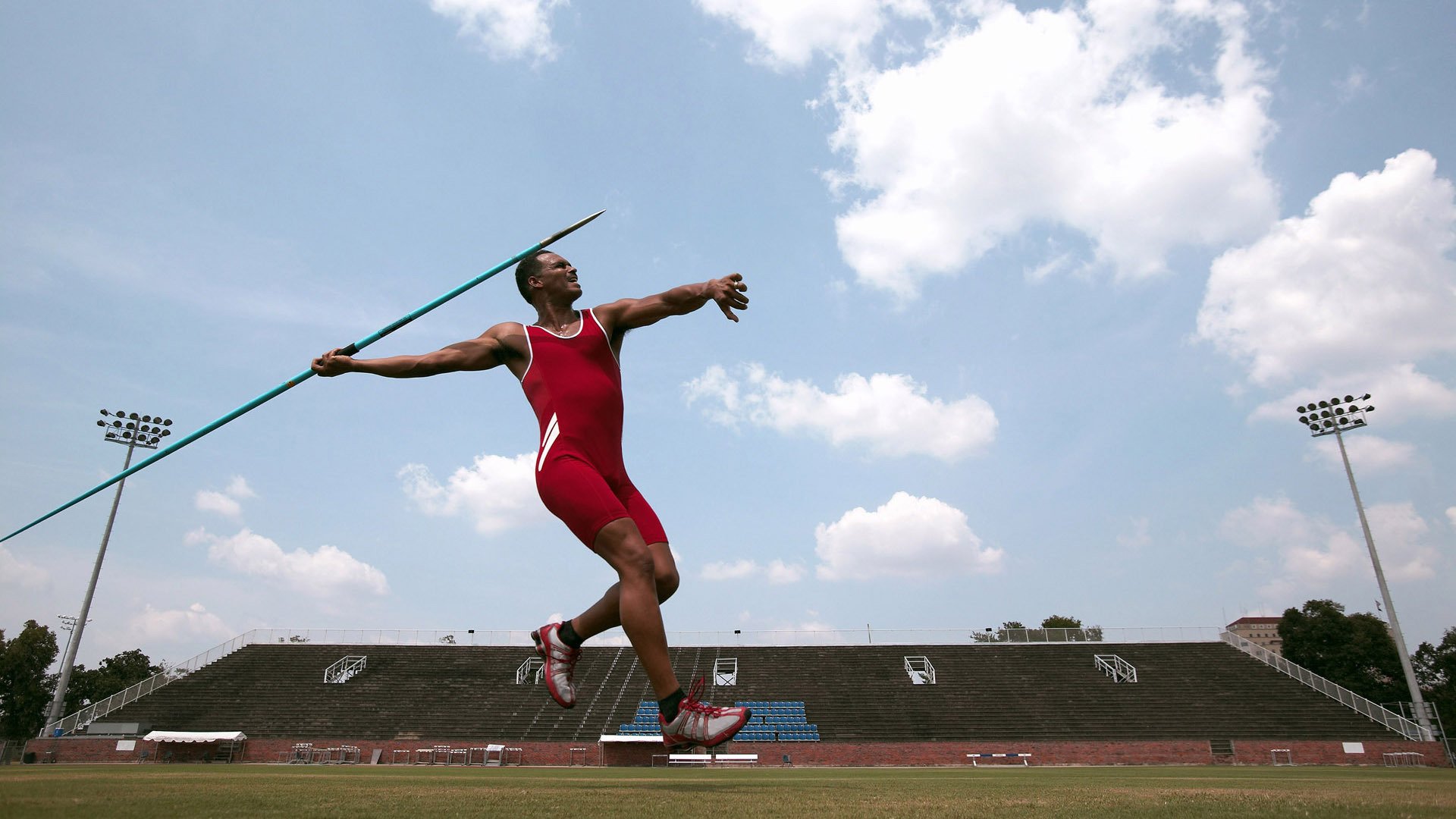 暗夜极速,英格拉姆点燃F1街道赛的传奇之夜