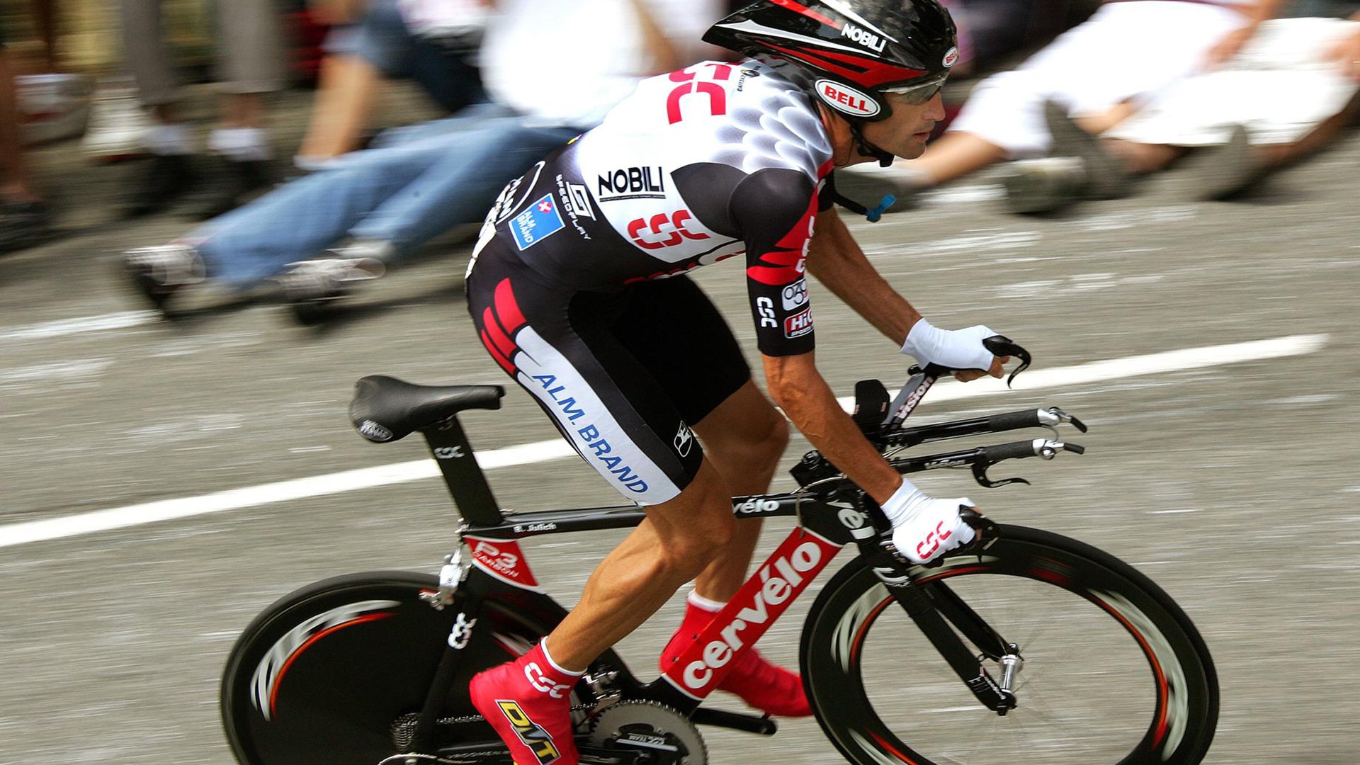 楚阿梅尼一箭定江山，比利亚雷亚尔战术险胜英格兰，揭示现代足球胜负毫厘间