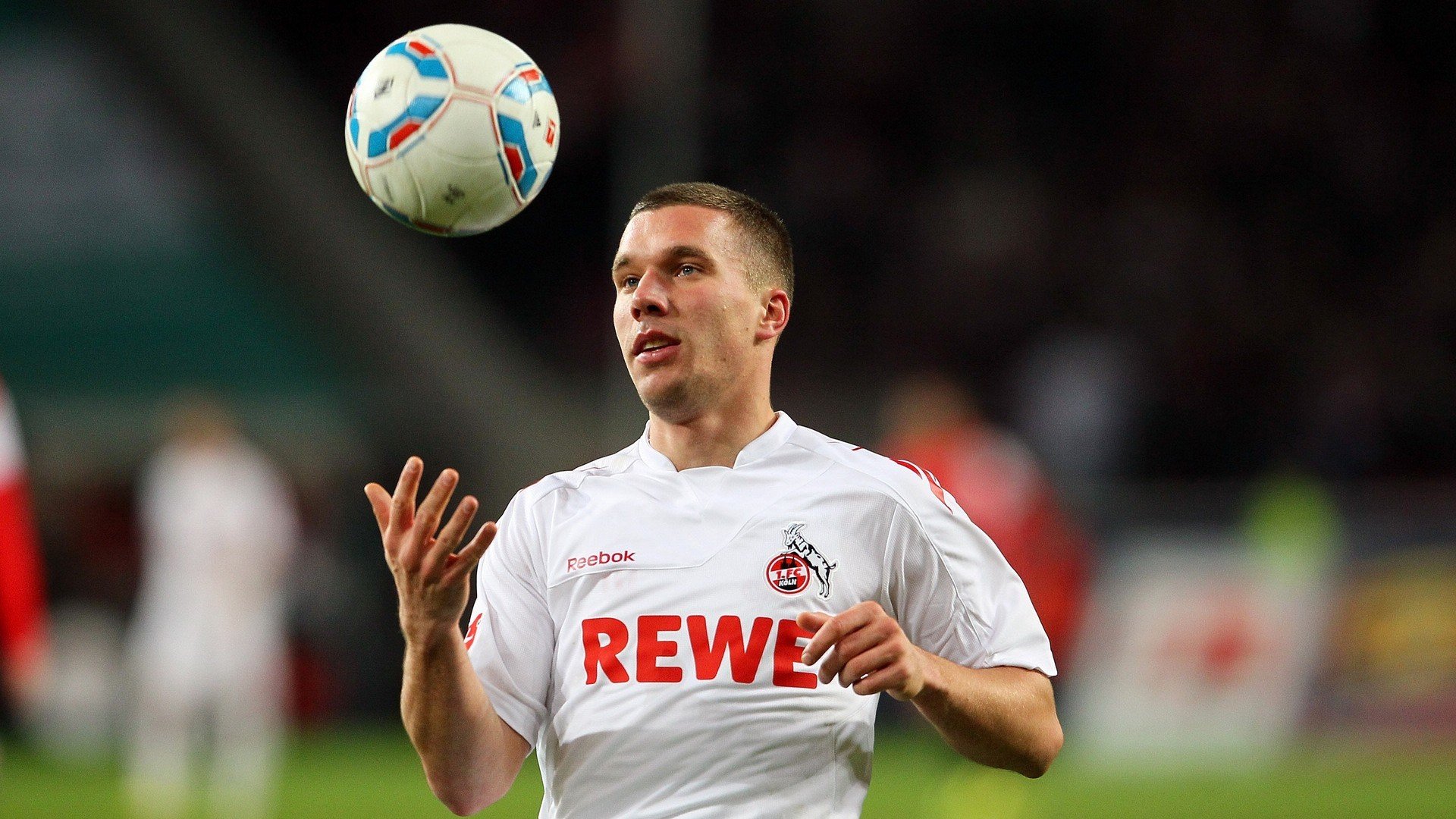 塞维利亚铁血一击，阿劳霍欧冠之夜接管战场