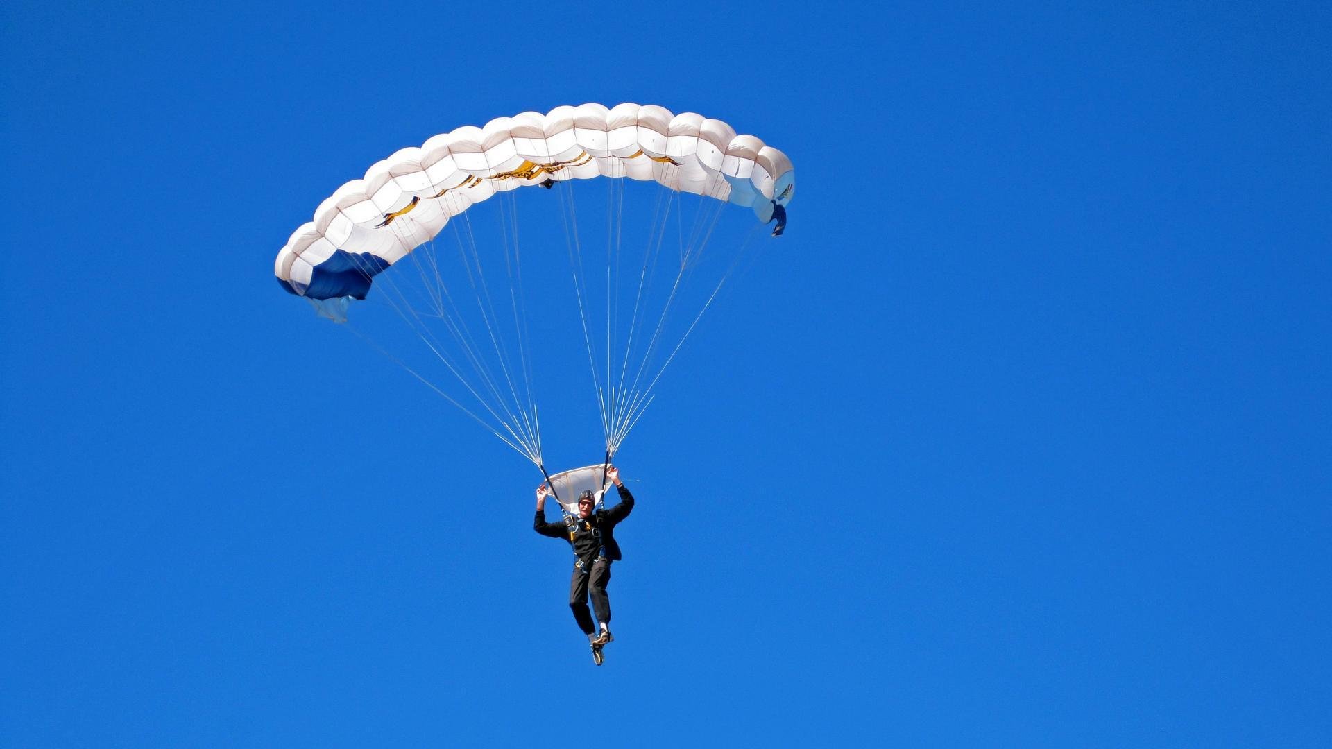 绿茵场外的超车，当莫德里奇的足球智慧驶入F1争冠赛道